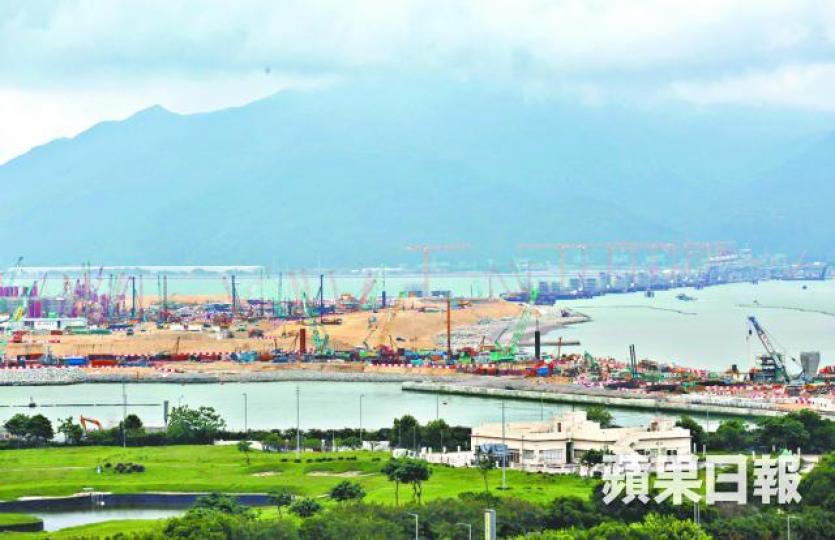 ■路政署指港珠澳橋人工島的沉降情況仍符合估算。資料圖片 ■路政署指港珠澳橋人工島的沉降情況仍符合估算。資料圖片