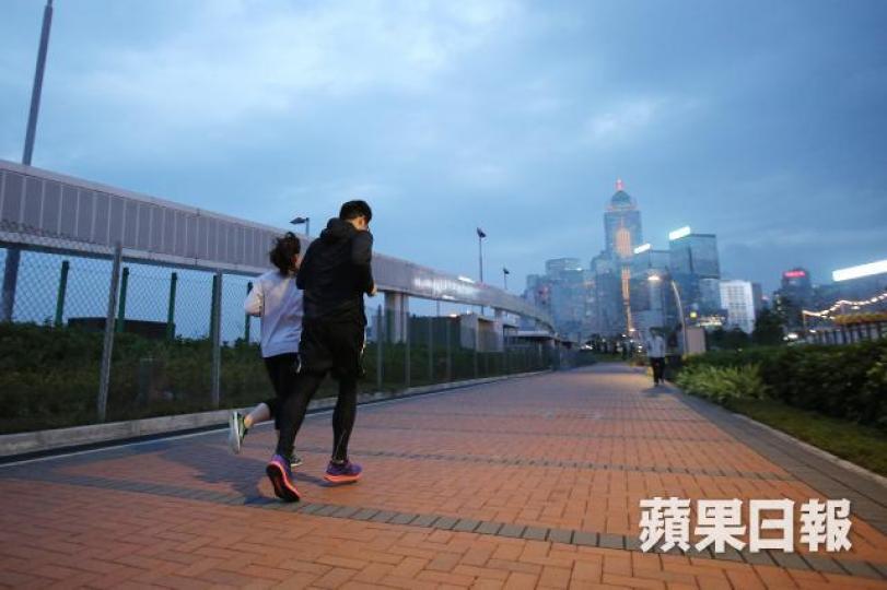 ■作者指出,倘婦女獲伴侶支持,可減輕她們騰出時間做運動的心理壓力。資料圖片 ■作者指出,倘婦女獲伴侶支持,可減輕她們騰出時間做運動的心理壓力。資料圖片