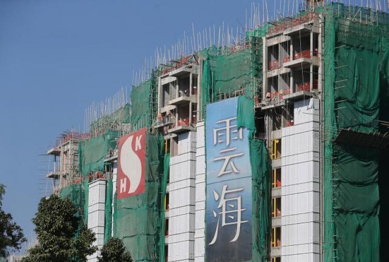 ■新盤定價「貴到無與倫比」,有如雲海般高聳入雲。資料圖片 ■新盤定價「貴到無與倫比」,有如雲海般高聳入雲。資料圖片