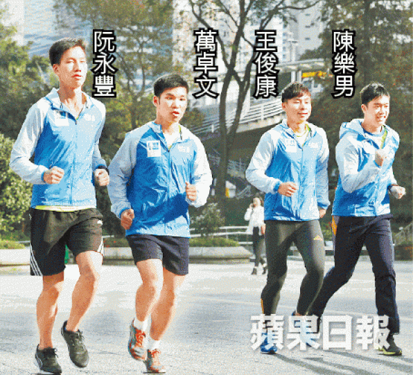 ■城大學生為輕度智障學生伴跑,學懂欣賞對方的堅毅。李家皓攝 ■城大學生為輕度智障學生伴跑,學懂欣賞對方的堅毅。李家皓攝