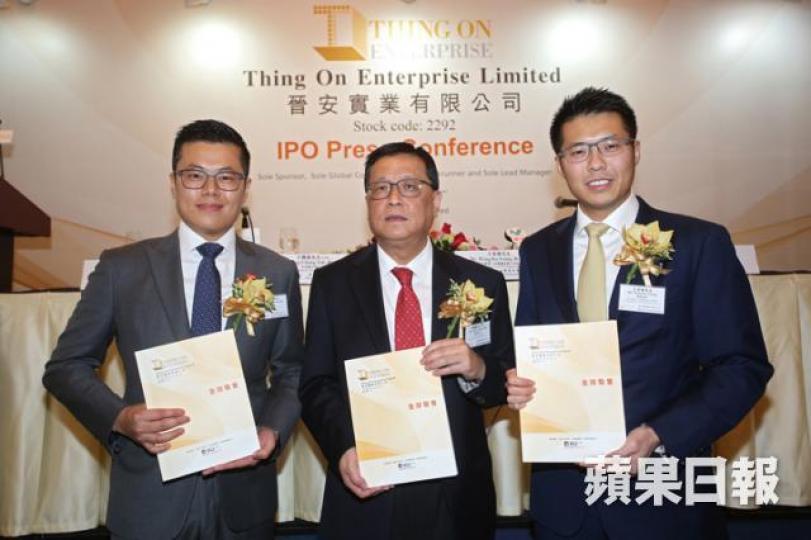 ■晉安實業「父子兵」，左起總經理王文揚、主席王聰德及財務總監王家揚。李潤芳攝