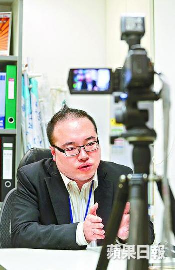 ■趙家賢指民主動力正就街頭票站向警方申請不反對通知書。張志華攝 ■趙家賢指民主動力正就街頭票站向警方申請不反對通知書。張志華攝