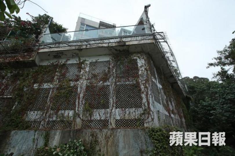 ■鄭若驊住宅被指懷疑有僭建地庫。 ■鄭若驊住宅被指懷疑有僭建地庫。