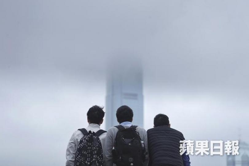 ■天文台表示,一道廣闊雲帶昨今兩日為華南及南海北部帶來有雨天氣。許頌明攝 ■天文台表示,一道廣闊雲帶昨今兩日為華南及南海北部帶來有雨天氣。許頌明攝