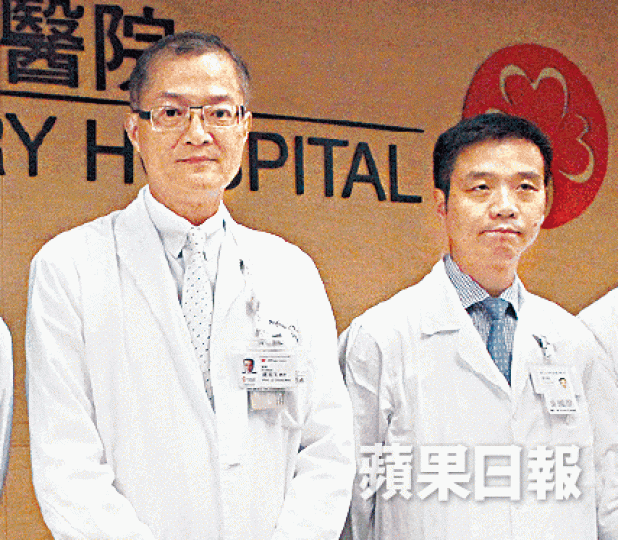■盧寵茂(左)建議吳國際(右)全職服務瑪麗醫院。資料圖片 ■盧寵茂(左)建議吳國際(右)全職服務瑪麗醫院。資料圖片