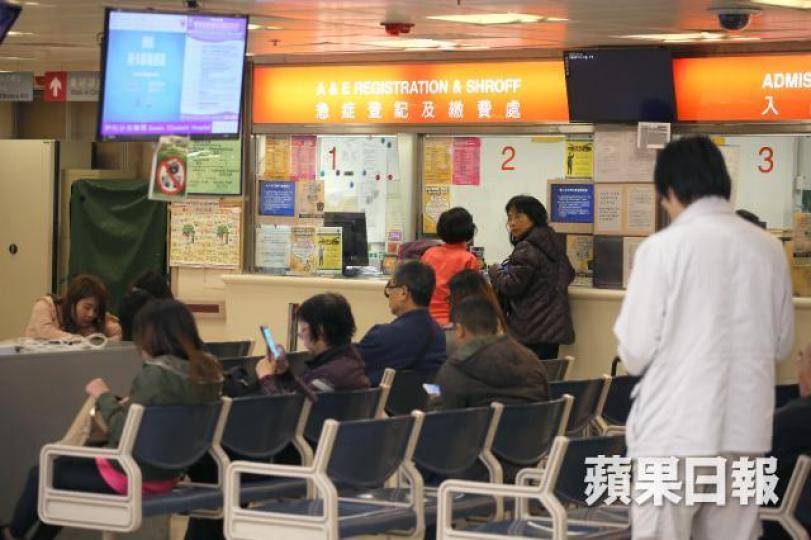 ■急症室前日整體求診人次為5,246,較周一大跌。黃耀興攝 ■急症室前日整體求診人次為5,246,較周一大跌。黃耀興攝