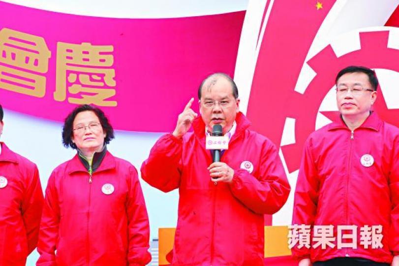 ■張建宗昨於公開場合力撐涉僭建住所的鄭若驊。黃耀興攝 ■張建宗昨於公開場合力撐涉僭建住所的鄭若驊。黃耀興攝