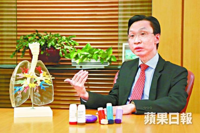■何重文指,冬天溫差大,咳嗽「唔斷尾」個案較夏天多五成。張柏基攝 ■何重文指,冬天溫差大,咳嗽「唔斷尾」個案較夏天多五成。張柏基攝