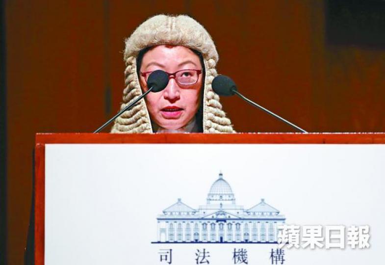 ■律政司長鄭若驊昨傍晚出席法律年開啟禮時無再回應僭建一事。易仰民攝駱應淦 ■律政司長鄭若驊昨傍晚出席法律年開啟禮時無再回應僭建一事。易仰民攝駱應淦