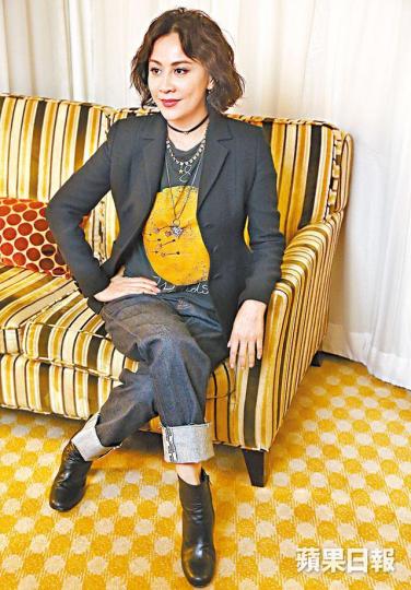 ■劉嘉玲認為自己適合做監製，但導演則不敢試。■劉嘉玲指吳肇軒像後生版梁朝偉。■吳肇軒笑言最開心聽到劉嘉玲稱呼他做軒仔。■劉嘉玲在《以》片中婚姻觸礁，與學生吳肇軒發展一段情。劇照