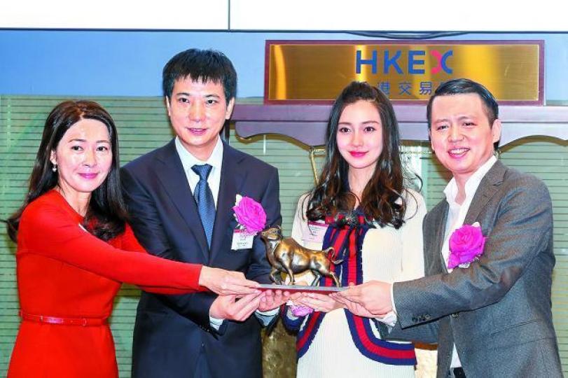 ■蔡文勝（左二）現年47歲，為中國互聯網界奇人。資料圖片