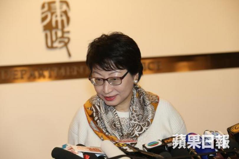 ■僭建醜聞纏身的鄭若驊連日仍獲建制力撐。 ■僭建醜聞纏身的鄭若驊連日仍獲建制力撐。
