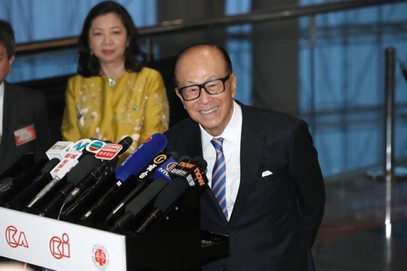 ■李嘉誠去年入股名不經傳的奧立仕,引起市場震動。資料圖片 ■李嘉誠去年入股名不經傳的奧立仕,引起市場震動。資料圖片