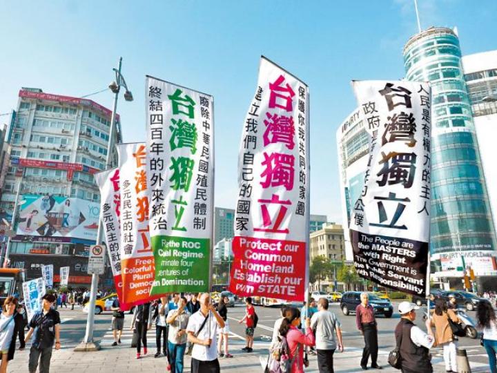 ■內地打擊台獨的反分裂風暴越演越烈,不少國際企業亦告中招。 ■內地打擊台獨的反分裂風暴越演越烈,不少國際企業亦告中招。