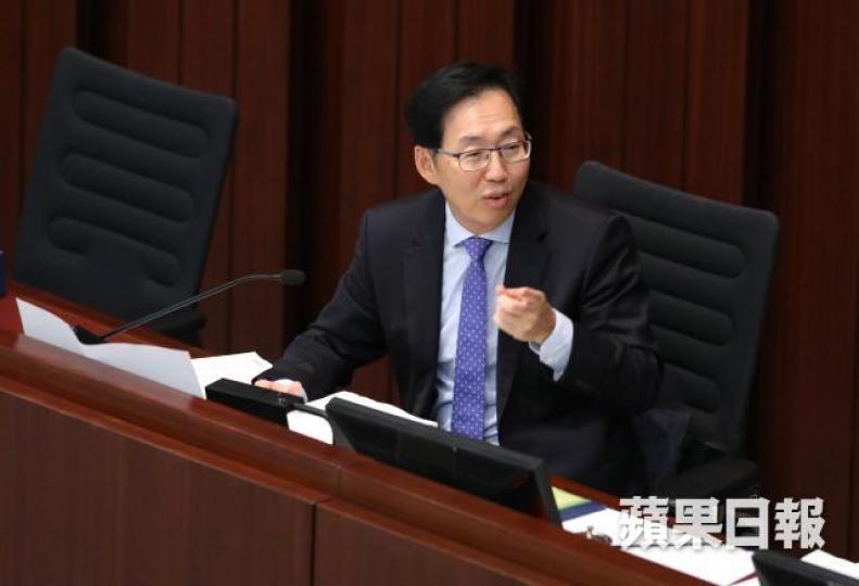 ■陳健波不理民主派反對堅持表決。資料圖片 ■陳健波不理民主派反對堅持表決。資料圖片