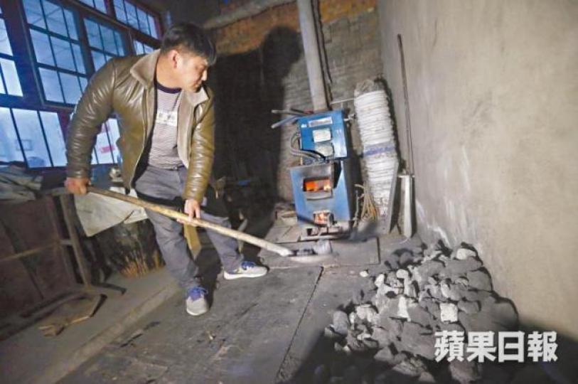 ■環保部允許未完工地區繼續用傳統方式燒煤取暖。《蘋果》記者攝■華北地區冬季漫長嚴寒。《蘋果》記者攝 ■環保部允許未完工地區繼續用傳統方式燒煤取暖。《蘋果》記者攝■華北地區冬季漫長嚴寒。《蘋果》記者攝
