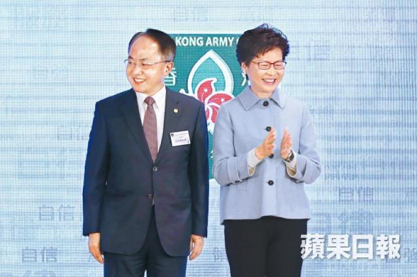 ■王志民(左)昨與林鄭(右)出席活動,指中環及西環會繼續「行埋一齊,有更多成果畀大家睇」。謝榮耀攝 ■王志民(左)昨與林鄭(右)出席活動,指中環及西環會繼續「行埋一齊,有更多成果畀大家睇」。謝榮耀攝