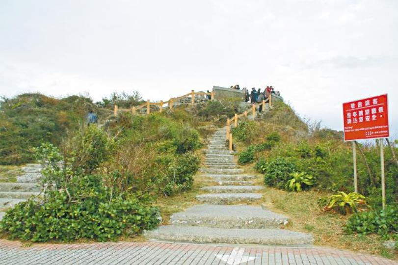 ■墾丁貓鼻頭風景區在陸客大減後變得冷清。台灣《蘋果日報》 ■墾丁貓鼻頭風景區在陸客大減後變得冷清。台灣《蘋果日報》