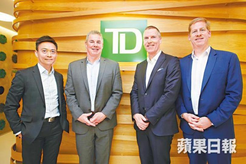 ■左起：德美利梁偉基、Steve Quirk、Tim Hockey及JB Mackenzie。李潤芳攝■Hockey不就指數走勢預測，但謂「擔心美股過高言論過去八年都在」。