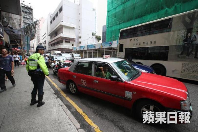 ■立法會昨日通過提高5項與交通擠塞有關的交通違例定額罰款25%。資料圖片
