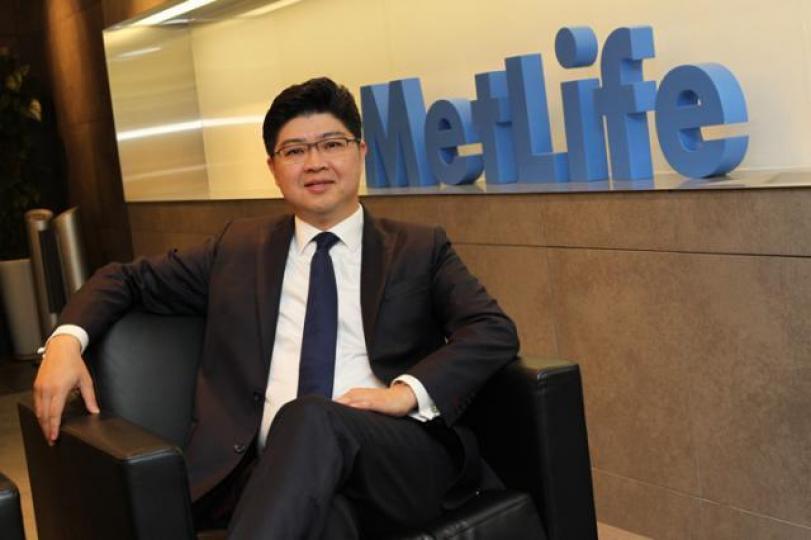 ■曾任香港大都會人壽CEO嘅楊斌官，兩年幾前過檔私募基金九鼎集團，最近又跳槽卓佳集團。資料圖片