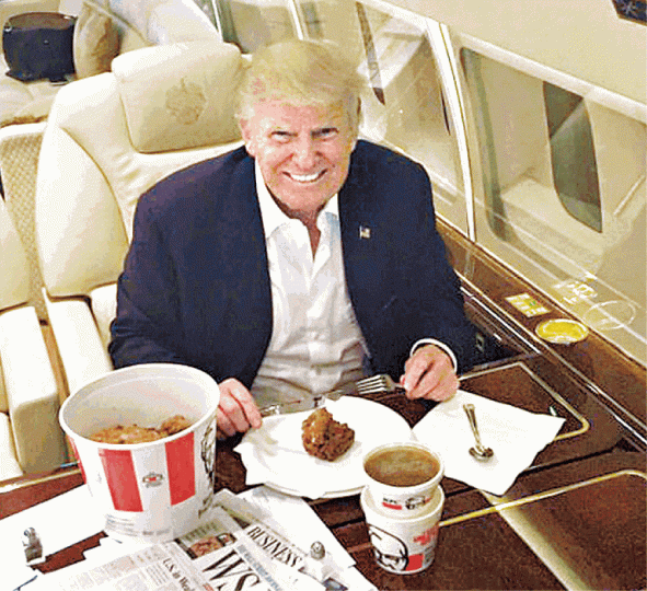 ■特朗普競選時經常吃快餐,白宮醫生為控制他體重和心血管健康,要求他改善餐單。 ■特朗普競選時經常吃快餐,白宮醫生為控制他體重和心血管健康,要求他改善餐單。