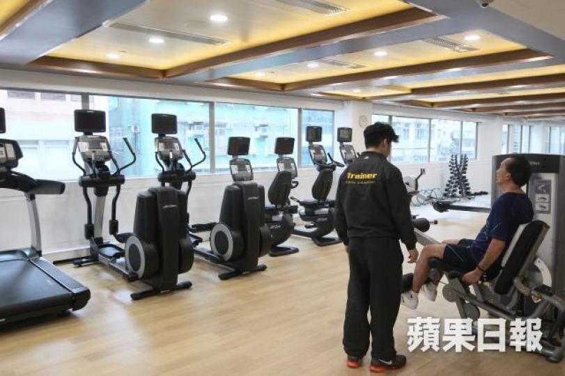 ■有健身教練會針對練習者的身體姿態而設計運動動作,從而矯正練習者不良姿態。資料圖片 ■有健身教練會針對練習者的身體姿態而設計運動動作,從而矯正練習者不良姿態。資料圖片