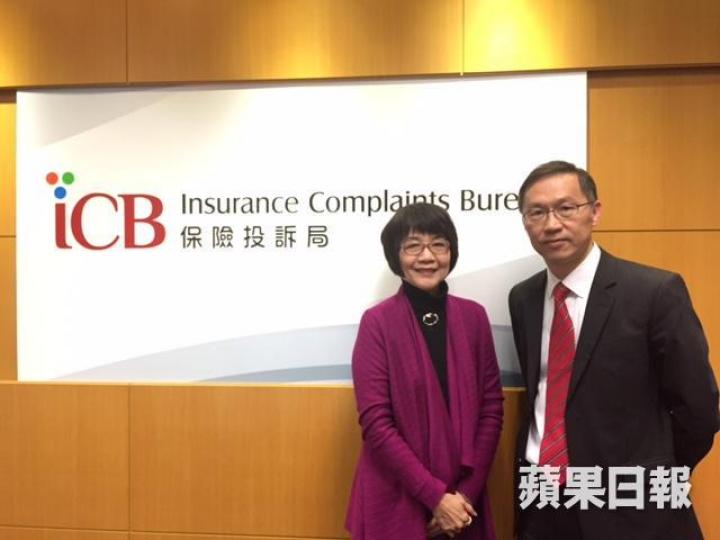 ■陳黃穗(左)指,消費者可聯絡投訴局處理保險糾紛。 ■陳黃穗(左)指,消費者可聯絡投訴局處理保險糾紛。