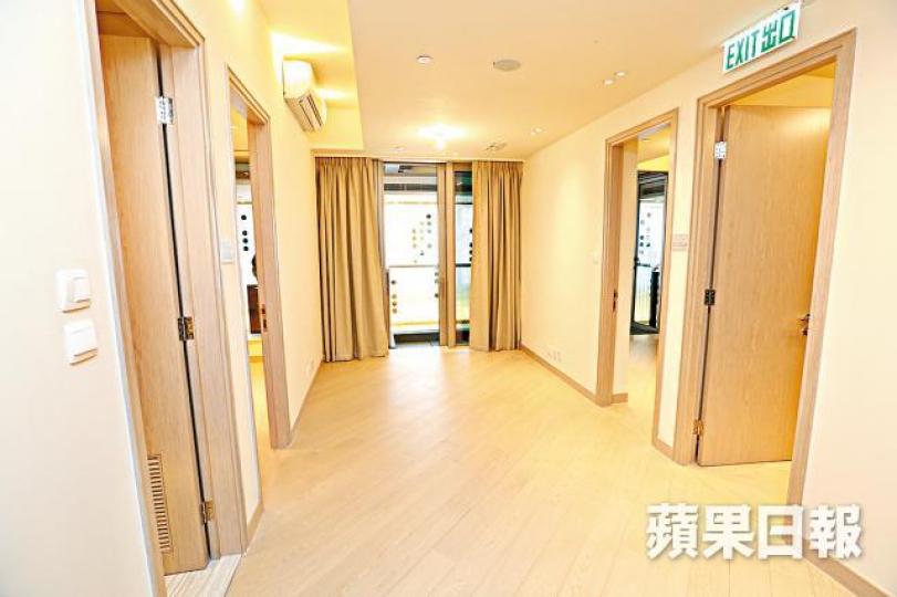 ■西半山巴丙頓山昨日首度開放無改動示範單位。王偉洪攝 ■西半山巴丙頓山昨日首度開放無改動示範單位。王偉洪攝