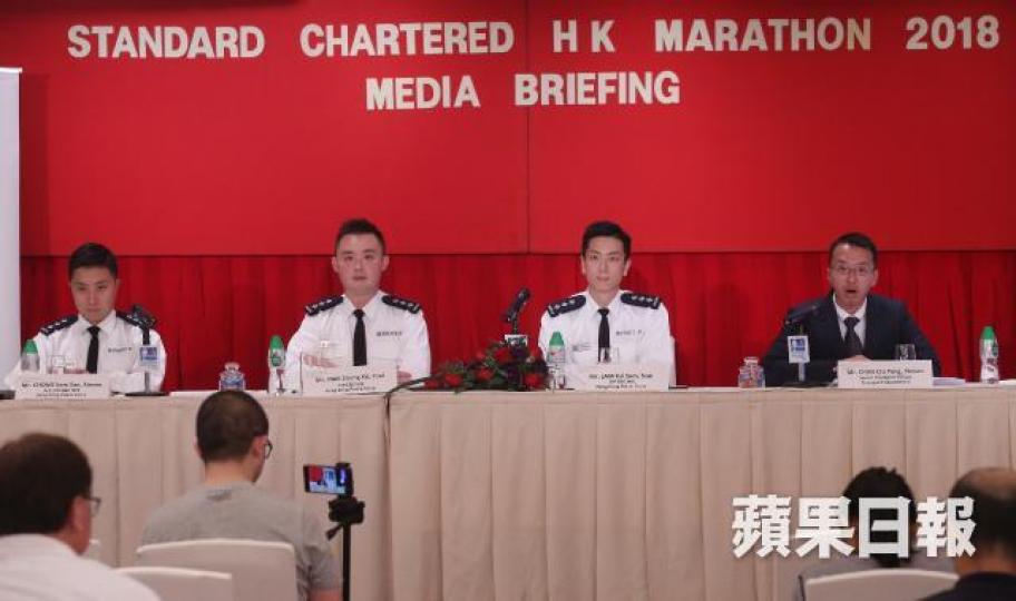 ■渣馬令多區封路,警方警告違泊車會即時檢控及拖走。 ■渣馬令多區封路,警方警告違泊車會即時檢控及拖走。