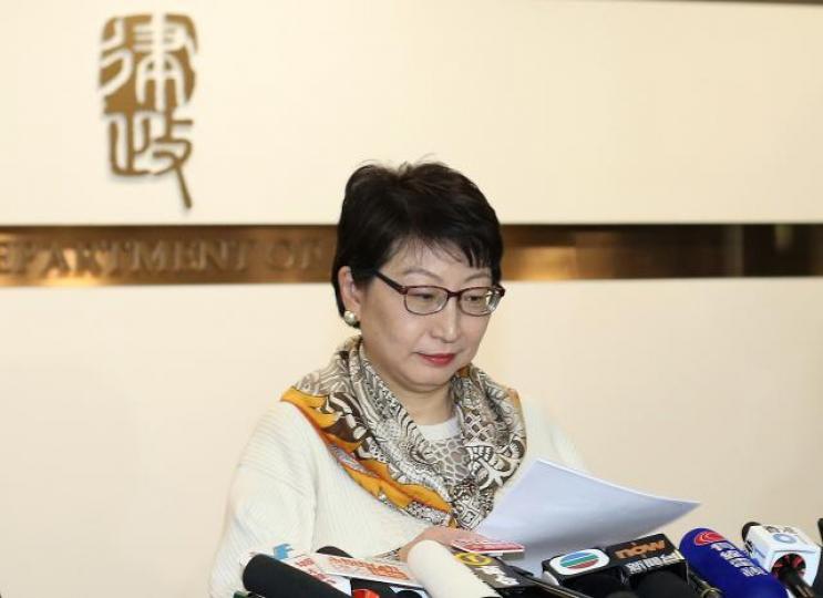 ■鄭若驊把僭建問題講得越輕描淡寫,外界越難以包容的態度去看待。資料圖片 ■鄭若驊把僭建問題講得越輕描淡寫,外界越難以包容的態度去看待。資料圖片