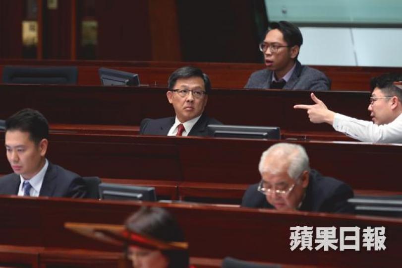 ■立法會昨正式辯論譴責何君堯議案。 ■立法會昨正式辯論譴責何君堯議案。