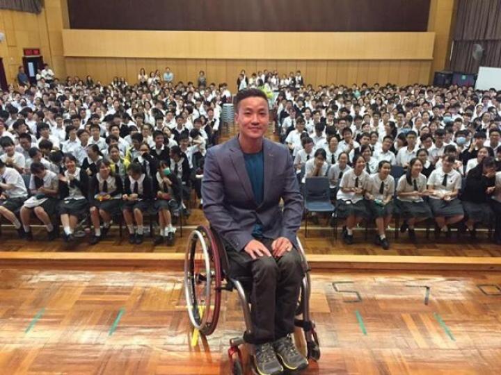 ■黎志偉一次車禍導致下半身癱瘓,當年無買保險,出事後好大經濟負擔。資料圖片 ■黎志偉一次車禍導致下半身癱瘓,當年無買保險,出事後好大經濟負擔。資料圖片