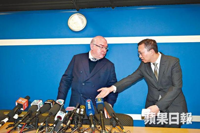 ■選舉完結後,戴啟思(左)及林定國(右)一同召開記者會。 ■選舉完結後,戴啟思(左)及林定國(右)一同召開記者會。