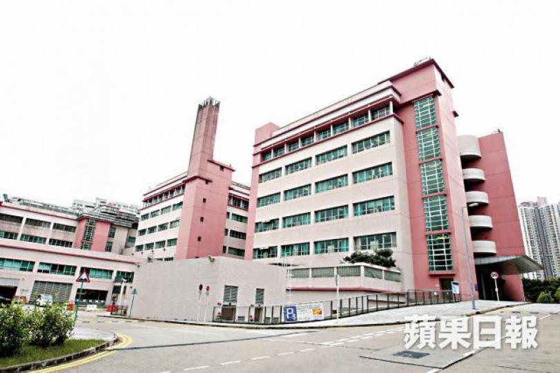 ■再被評為手術表現遜色的北區醫院稱將審視病人治療過程。■手術成效監察計劃總監賴寶山(右)稱會提醒院方善用醫院聯網支援。嚴敏慧攝 ■再被評為手術表現遜色的北區醫院稱將審視病人治療過程。■手術成效監察計劃總監賴寶山(右)稱會提醒院方善用醫院聯網支援。嚴敏慧攝