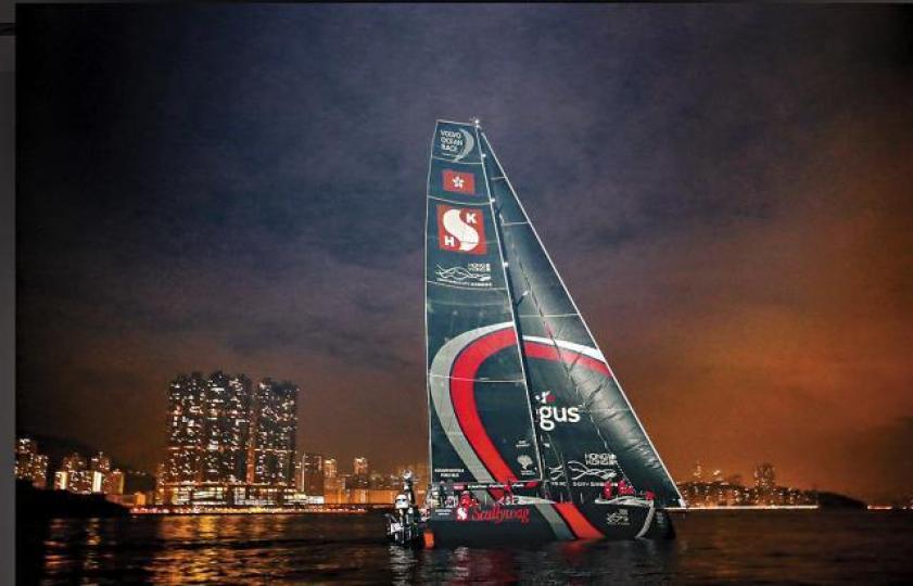 ■香港代表新鴻基隊昨日凌晨率先抵達維港,成為第四站冠軍。互聯網 ■香港代表新鴻基隊昨日凌晨率先抵達維港,成為第四站冠軍。互聯網
