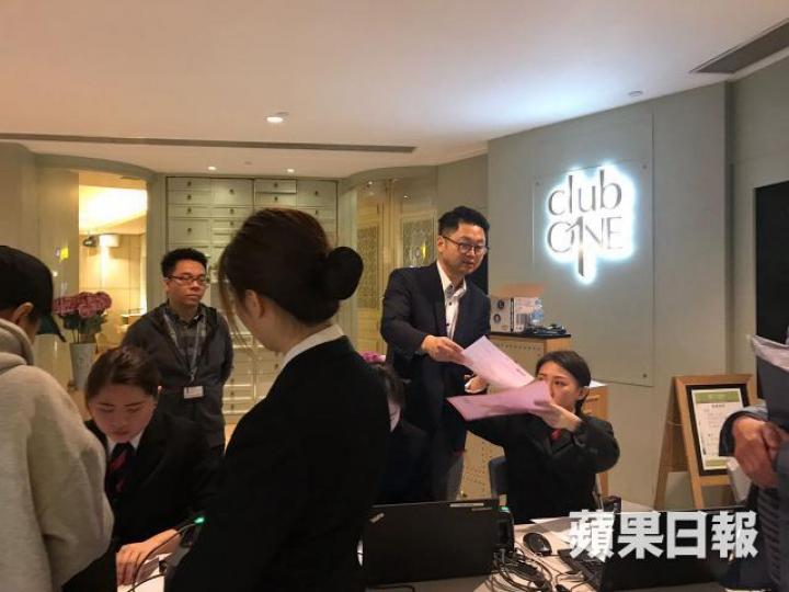 ■傲瀧賣車位抽籤被指欠透明。讀者提供圖片 ■傲瀧賣車位抽籤被指欠透明。讀者提供圖片