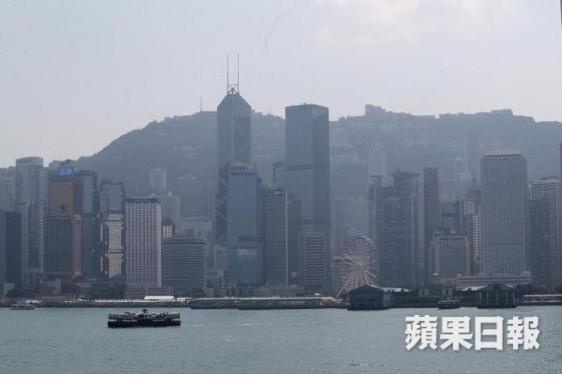 ■仲量聯行指去年全年中資佔中環寫字樓新租約比例達64.2%,創2013年以來新高。資料圖片 ■仲量聯行指去年全年中資佔中環寫字樓新租約比例達64.2%,創2013年以來新高。資料圖片