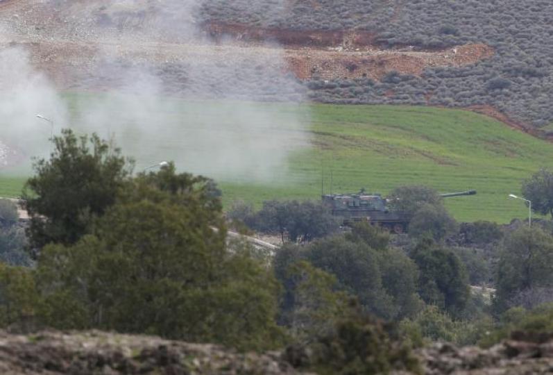 ■土耳其軍昨天繼續向庫族據點開火。美聯社 ■土耳其軍昨天繼續向庫族據點開火。美聯社