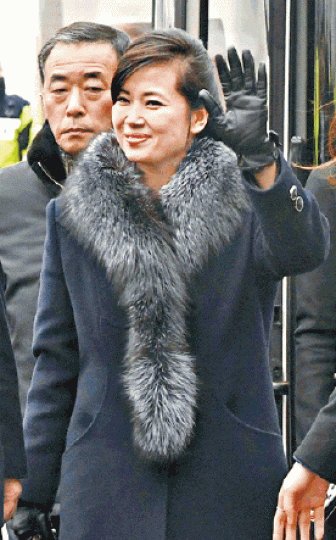 ■玄松月昨視察首爾場地時微笑揮手。美聯社 ■玄松月昨視察首爾場地時微笑揮手。美聯社