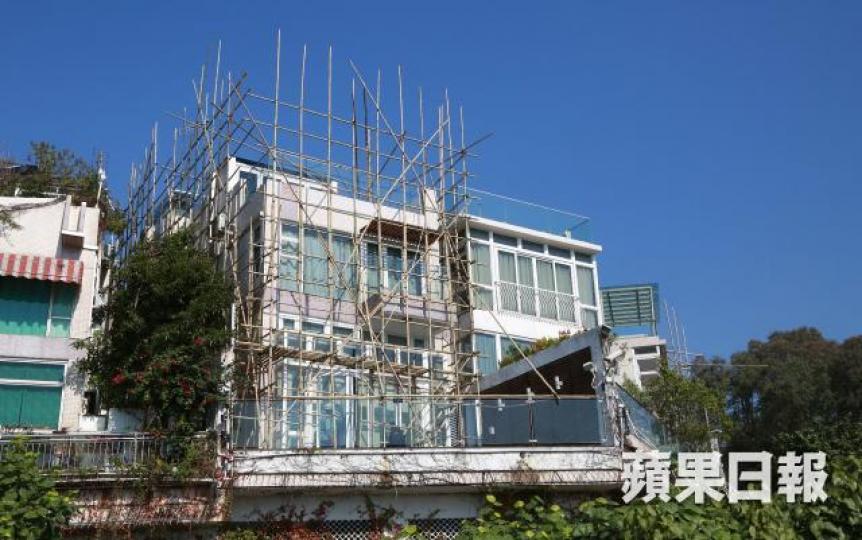 ■海詩別墅4號屋早前被屋宇署證實有多項僭建物。 ■海詩別墅4號屋早前被屋宇署證實有多項僭建物。