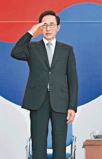 ■李明博2008年至13年出任總統,被指涉收秘密資金和濫權打擊政敵。資料圖片 ■李明博2008年至13年出任總統,被指涉收秘密資金和濫權打擊政敵。資料圖片