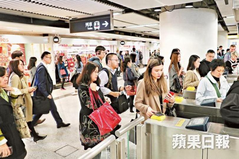 ■港鐵凍結票價一年後，料今年將加價逾3.2%。許頌明攝