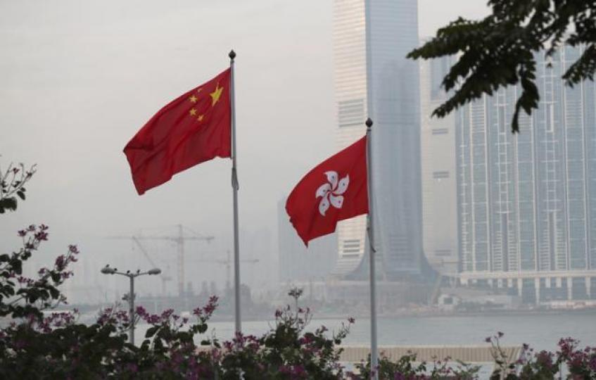 ■如果香港是一個人,這人很有可能患上了微笑抑鬱症,人前微笑,人後傷悲。資料圖片 ■如果香港是一個人,這人很有可能患上了微笑抑鬱症,人前微笑,人後傷悲。資料圖片