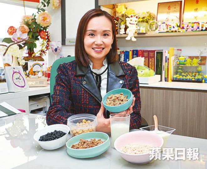 ■梁慧思指市民從日常均衡飲食中,已可攝取足夠的維他命B。李潤芳攝 ■梁慧思指市民從日常均衡飲食中,已可攝取足夠的維他命B。李潤芳攝