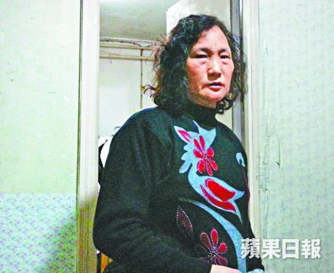 ■兄弟相殘令黃母左右為難。■阿杰涉刺傷兄長(左圖),事發時阿杰女友曾嘗試阻止打鬥(右圖)。 ■兄弟相殘令黃母左右為難。■阿杰涉刺傷兄長(左圖),事發時阿杰女友曾嘗試阻止打鬥(右圖)。