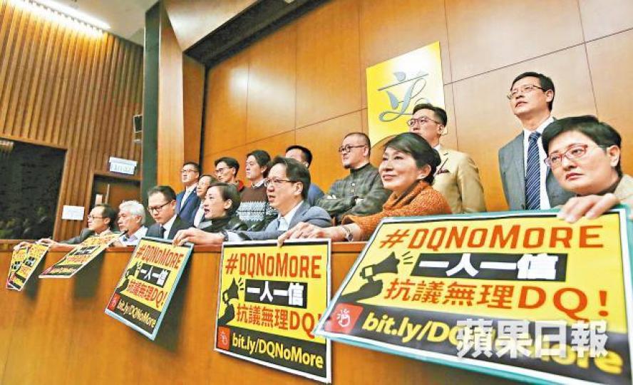 ■民主派昨籲市民去信抗議無理DQ。■姚松炎及周庭傳遭DQ,兩人今明舉行保衞Plan A行動。■袁海文(左圖)及區諾軒(右圖)料分別出選九西及港島。 ■民主派昨籲市民去信抗議無理DQ。■姚松炎及周庭傳遭DQ,兩人今明舉行保衞Plan A行動。■袁海文(左圖)及區諾軒(右圖)料分別出選九西及港島。