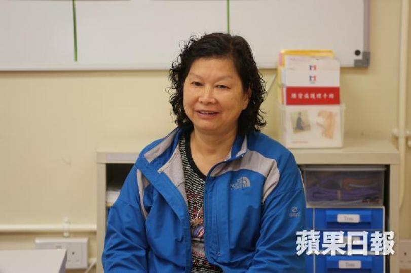 ■黃女士經物理治療後腰背痛獲紓緩,情緒亦有改善。伍嘉亮攝 ■黃女士經物理治療後腰背痛獲紓緩,情緒亦有改善。伍嘉亮攝