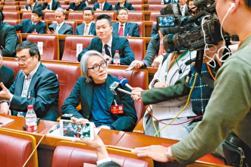 ■周星馳前日出席廣東省政協閉幕會議。 ■周星馳前日出席廣東省政協閉幕會議。