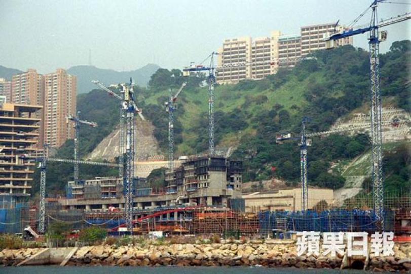 ■2003年薄扶林貝沙灣一期開售,屬數碼港第一期住宅物業,當年仍是一幅空地。 資料圖片 ■2003年薄扶林貝沙灣一期開售,屬數碼港第一期住宅物業,當年仍是一幅空地。 資料圖片